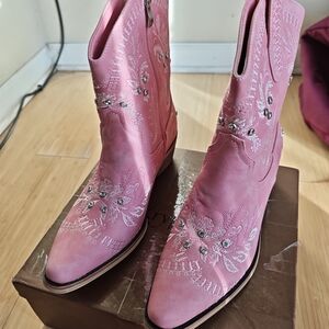 Pink Embroidered Women's Cowboy Boots